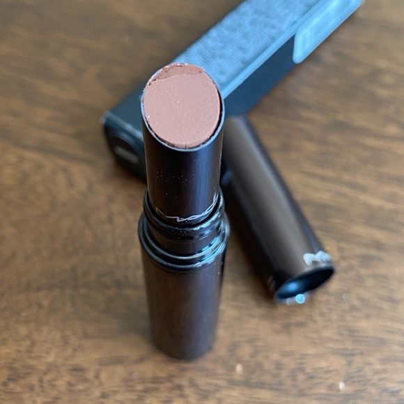 MAC Mousse Slimshine Lipstick - Picture 4 of 4